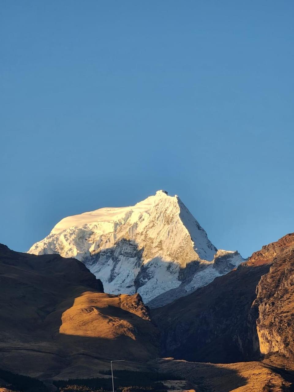 Lhotse Hostel B&B Huaraz  Exterior photo