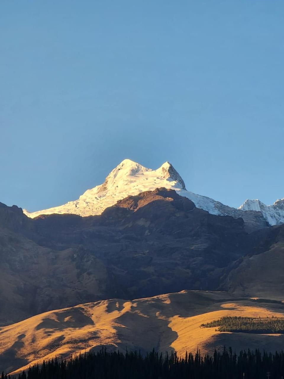 Lhotse Hostel B&B Huaraz  Exterior photo