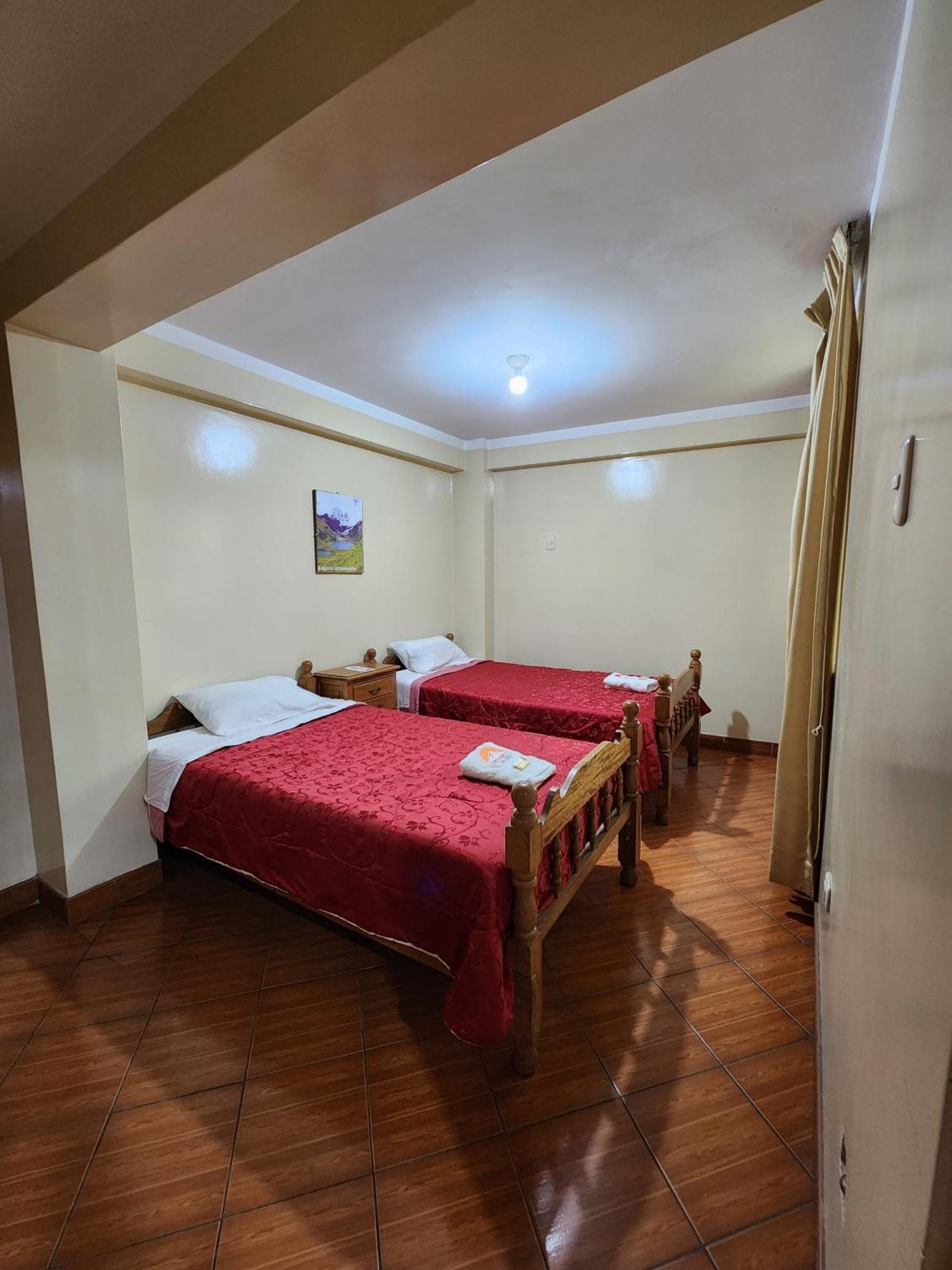 Lhotse Hostel B&B Huaraz  Exterior photo
