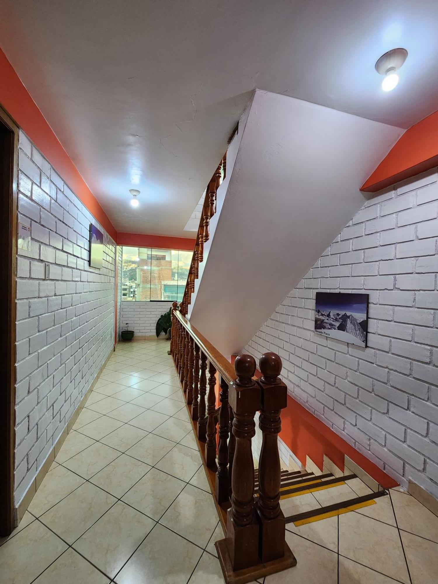 Lhotse Hostel B&B Huaraz  Exterior photo