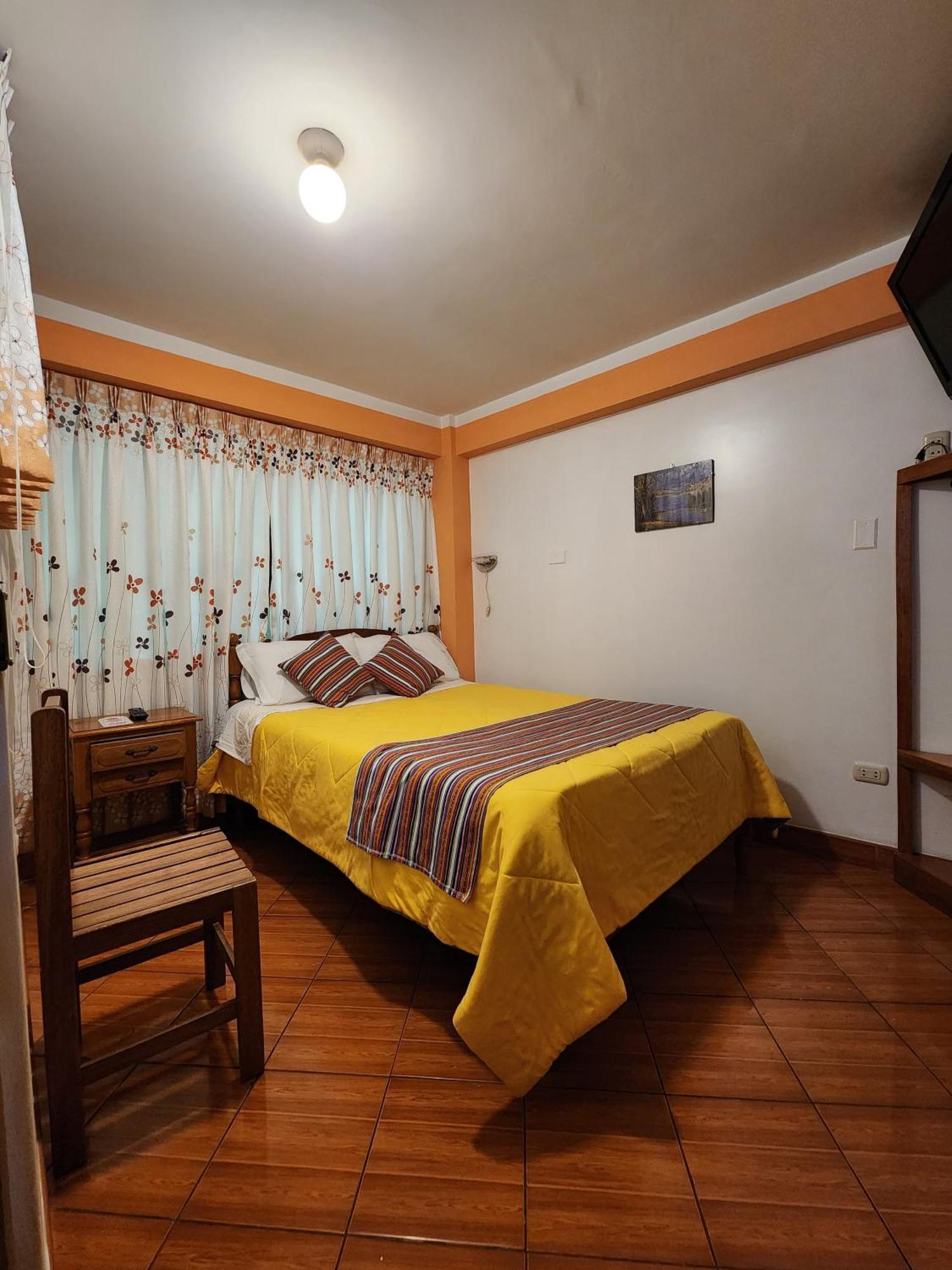 Lhotse Hostel B&B Huaraz  Exterior photo