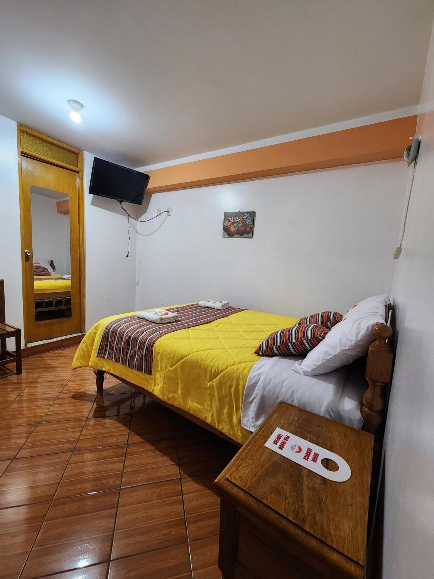 Lhotse Hostel B&B Huaraz  Exterior photo