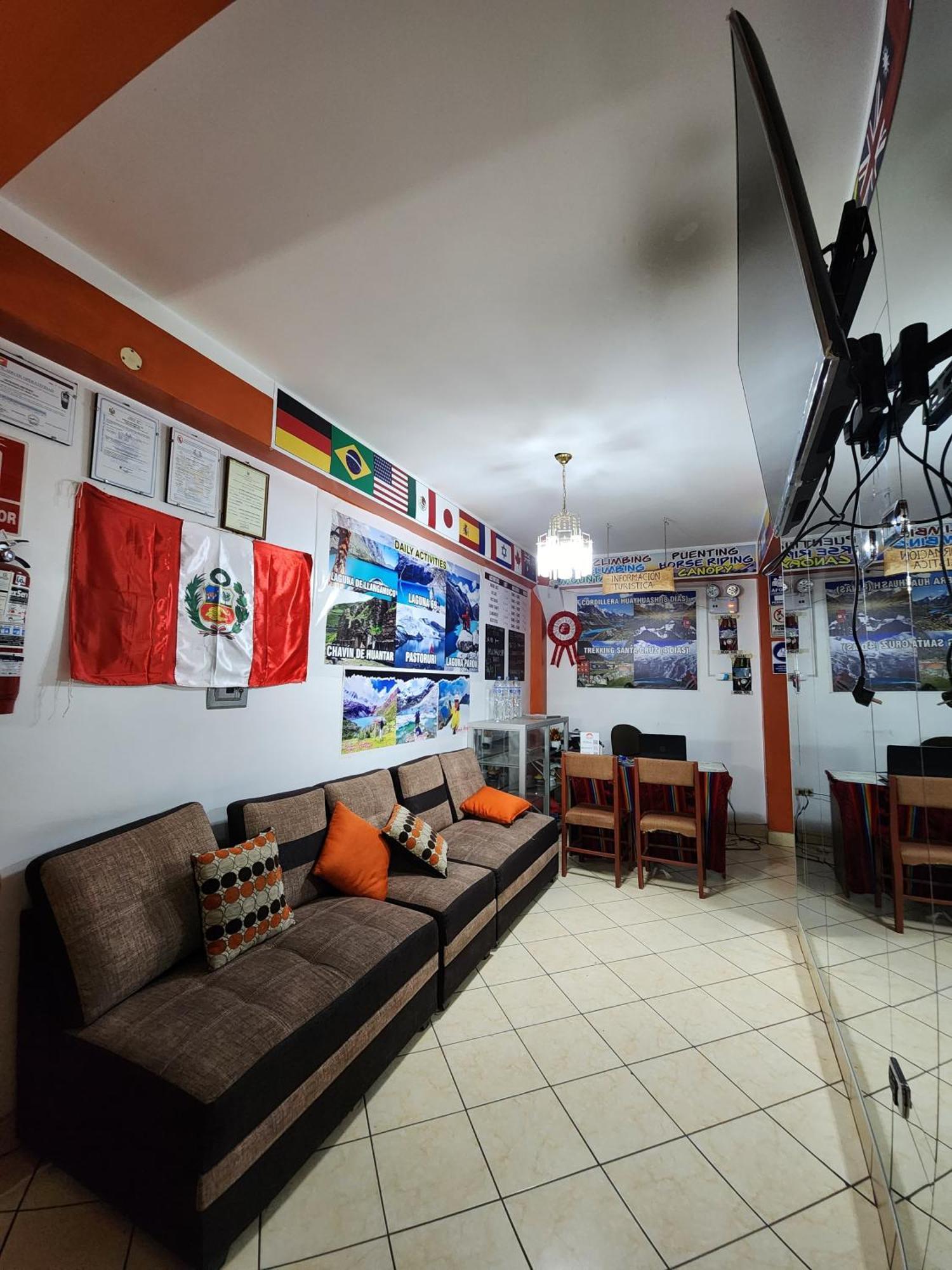 Lhotse Hostel B&B Huaraz  Exterior photo